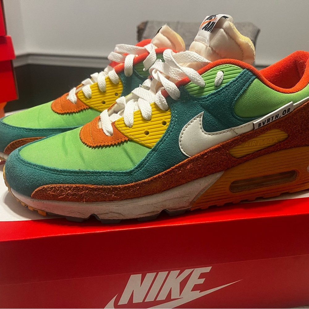 Nike Air Max 90 SE in Green and Orange
